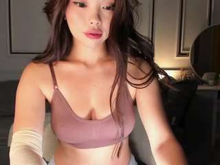 moonlovee — Camsoda recorded stream image, 19.08.2025 04:20
