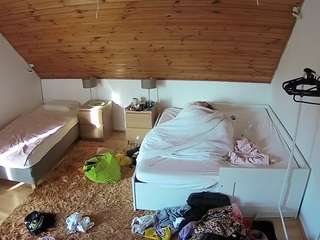 voyeurcam-julmodels-whitebed-2 — Camsoda recorded stream screenshot (16 Aug 2025)