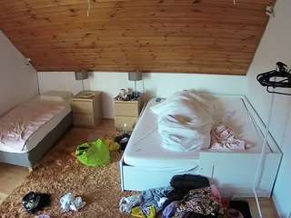 voyeurcam-julmodels-whitebed-2 — Camsoda recorded stream screenshot (16 Aug 2025)
