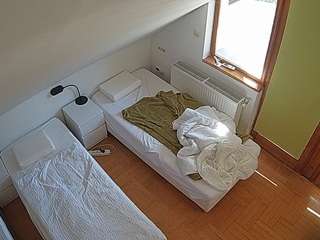 voyeurcam-julmodels-bed-7 — Camsoda recorded stream image, 19.08.2025 05:10