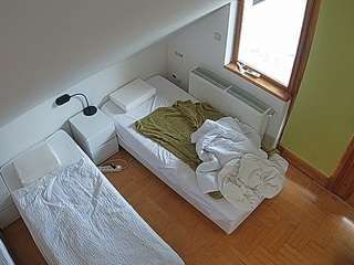 voyeurcam-julmodels-bed-7 — Camsoda recorded stream image, 19.08.2025 05:10