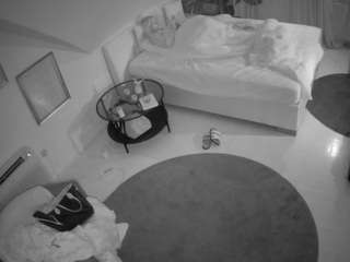 voyeurcam-julmodels-whitebed-4 — Camsoda recorded stream image, 13.02.2025 16:30