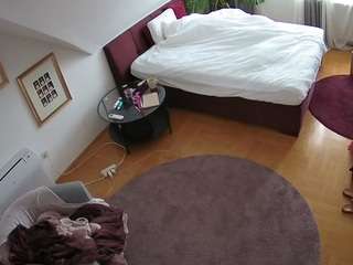 voyeurcam-julmodels-whitebed-4 — Camsoda recorded stream image, 13.02.2025 16:30
