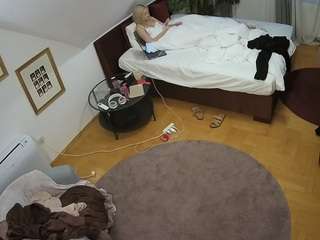voyeurcam-julmodels-whitebed-4 — Camsoda recorded stream image, 13.02.2025 16:30