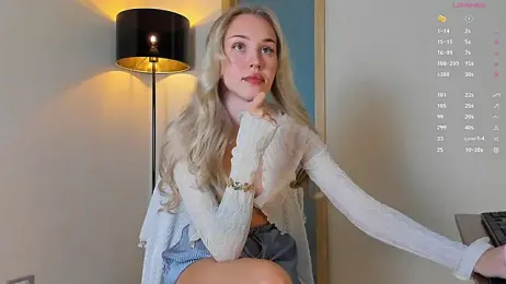 emydollyy — Stripchat recorded stream image, 28.08.2025 04:50