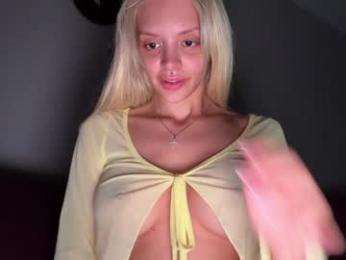 lesi_moonie — Chaturbate recorded stream screenshot (30 Aug 2025)