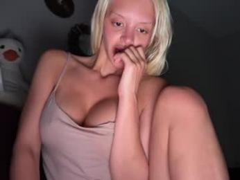 lesi_moonie — Chaturbate recorded stream screenshot (14 Sep 2025)