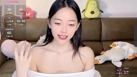 ziyu111 — Stripchat recorded stream image, 17.02.2025 16:00