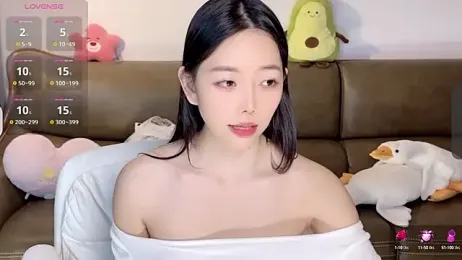 ziyu111 — Stripchat recorded stream image, 17.02.2025 16:00