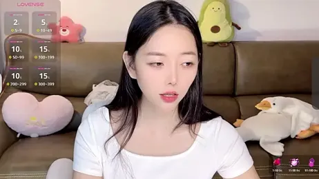 ziyu111 — Stripchat recorded stream image, 17.02.2025 16:00