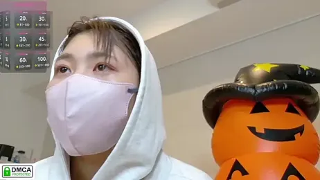 SUZU_ — Stripchat recorded stream image, 01.10.2025 13:00