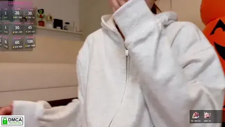 SUZU_ — Stripchat recorded stream image, 01.10.2025 13:00