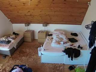 voyeurcam-julmodels-whitebed-2 — Camsoda recorded stream screenshot (02 Oct 2025)