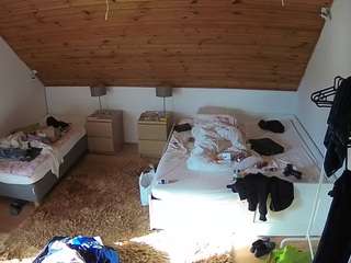voyeurcam-julmodels-whitebed-2 — Camsoda recorded stream screenshot (02 Oct 2025)