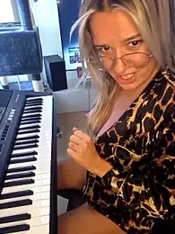 SpicyVicky — Stripchat recorded stream image, 07.10.2025 05:00