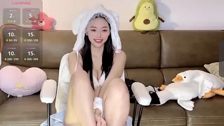 ziyu111 — Stripchat recorded stream image, 19.02.2025 19:50
