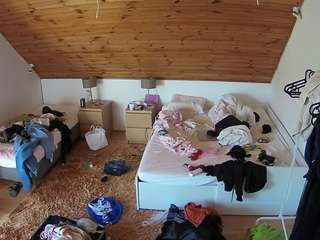 voyeurcam-julmodels-whitebed-2 — Camsoda recorded stream screenshot (09 Oct 2025)