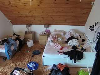 voyeurcam-julmodels-whitebed-2 — Camsoda recorded stream screenshot (09 Oct 2025)