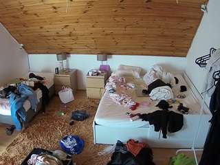 voyeurcam-julmodels-whitebed-2 — Camsoda recorded stream screenshot (09 Oct 2025)