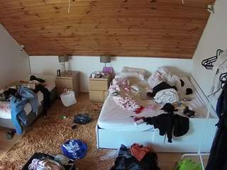 voyeurcam-julmodels-whitebed-2 — Camsoda recorded stream screenshot (09 Oct 2025)