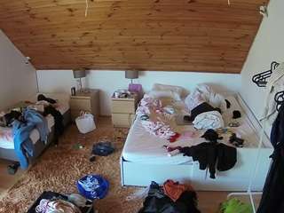 voyeurcam-julmodels-whitebed-2 — Camsoda recorded stream screenshot (09 Oct 2025)