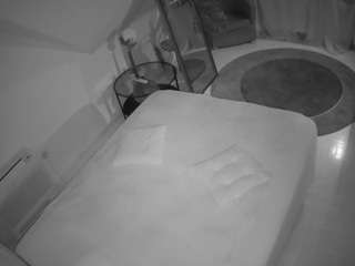 voyeurcam-julmodels-whitebed-4 — Camsoda recorded stream image, 09.10.2025 18:00