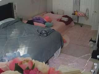 voyeurcam-house-charleys-room — Camsoda recorded stream image, 09.10.2025 18:00
