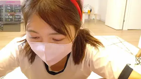 SUZU_ — Stripchat recorded stream image, 13.10.2025 12:00