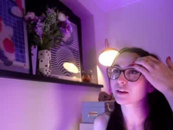 littlee33 — Chaturbate recorded stream image, 13.10.2025 20:20