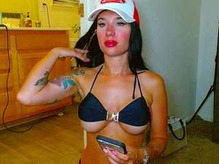 tighttinymilf — Camsoda recorded stream screenshot (18 Oct 2025)