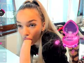 sassyt33n — Chaturbate recorded stream screenshot (19 Oct 2025)