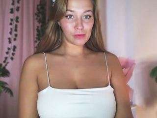 milkybunny — Camsoda recorded stream image, 31.10.2025 04:20
