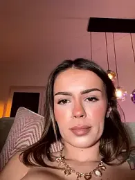 HotBella- — Stripchat recorded stream image, 01.11.2025 17:30