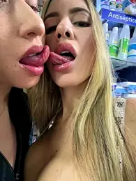 roouse — Stripchat recorded stream screenshot (02 Nov 2025)