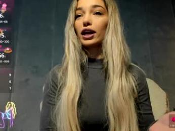 sassyt33n — Chaturbate recorded stream screenshot (05 Nov 2025)