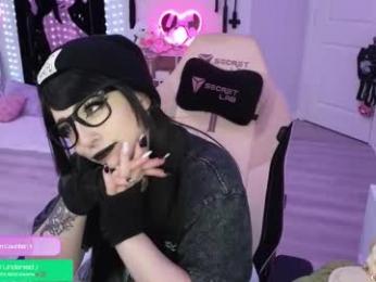 crimsonkitten — Chaturbate recorded stream screenshot (10 Nov 2025)