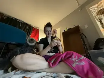 Snowbunnycake_131 — Stripchat recorded stream screenshot (11 Nov 2025)