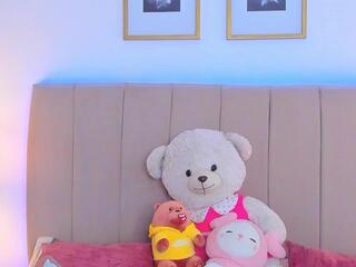 Bella Fontana — Flirt4free recorded stream screenshot (12 Nov 2025)