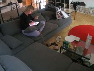 voyeurcam-julmodels-living-3 — Camsoda recorded stream image, 09.11.2025 16:20