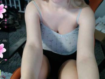 crystalyss — Bongacams recorded stream screenshot (17 Nov 2025)