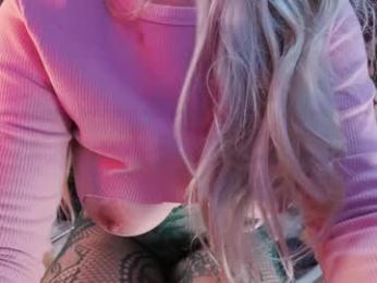 mollyflwers — Chaturbate recorded stream screenshot (25 Nov 2025)