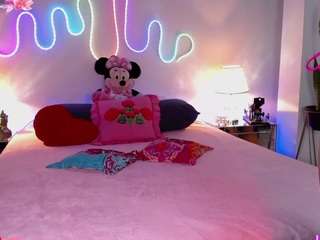 vannesahills — Camsoda recorded stream image, 28.11.2025 19:00