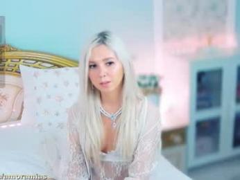 amoramias — Chaturbate recorded stream screenshot (28 Nov 2025)