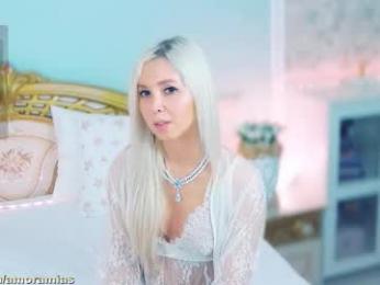 amoramias — Chaturbate recorded stream screenshot (28 Nov 2025)