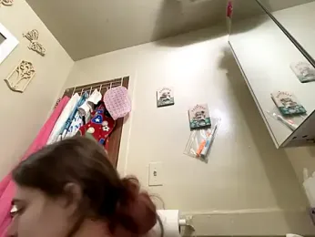 Snowbunnycake_131 — Stripchat recorded stream screenshot (03 Dec 2025)