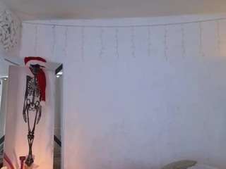 elissecinnamon — Camsoda recorded stream screenshot (14 Dec 2025)