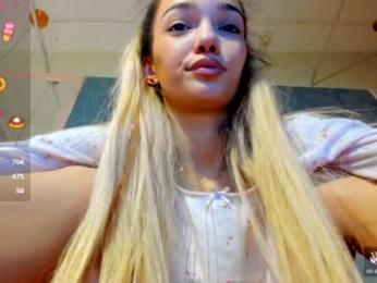 sassyt33n — Chaturbate recorded stream screenshot (15 Dec 2025)