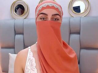 Aliah Manzur — Flirt4free recorded stream screenshot (16 Dec 2025)