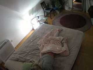 voyeurcam-julmodels-whitebed-4 — Camsoda recorded stream image, 13.12.2025 15:00