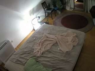 voyeurcam-julmodels-whitebed-4 — Camsoda recorded stream image, 13.12.2025 15:00